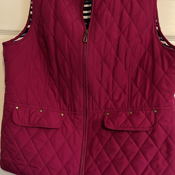 Ladies quilted vest. - Picture 2 of 6